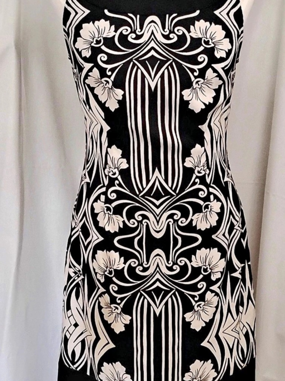 Connected Apparel damask Geometric sheath Dress in Black & White Boat neck knee